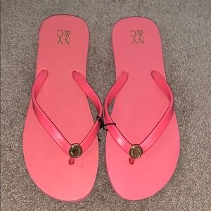 🤍NY&C Flip Flops